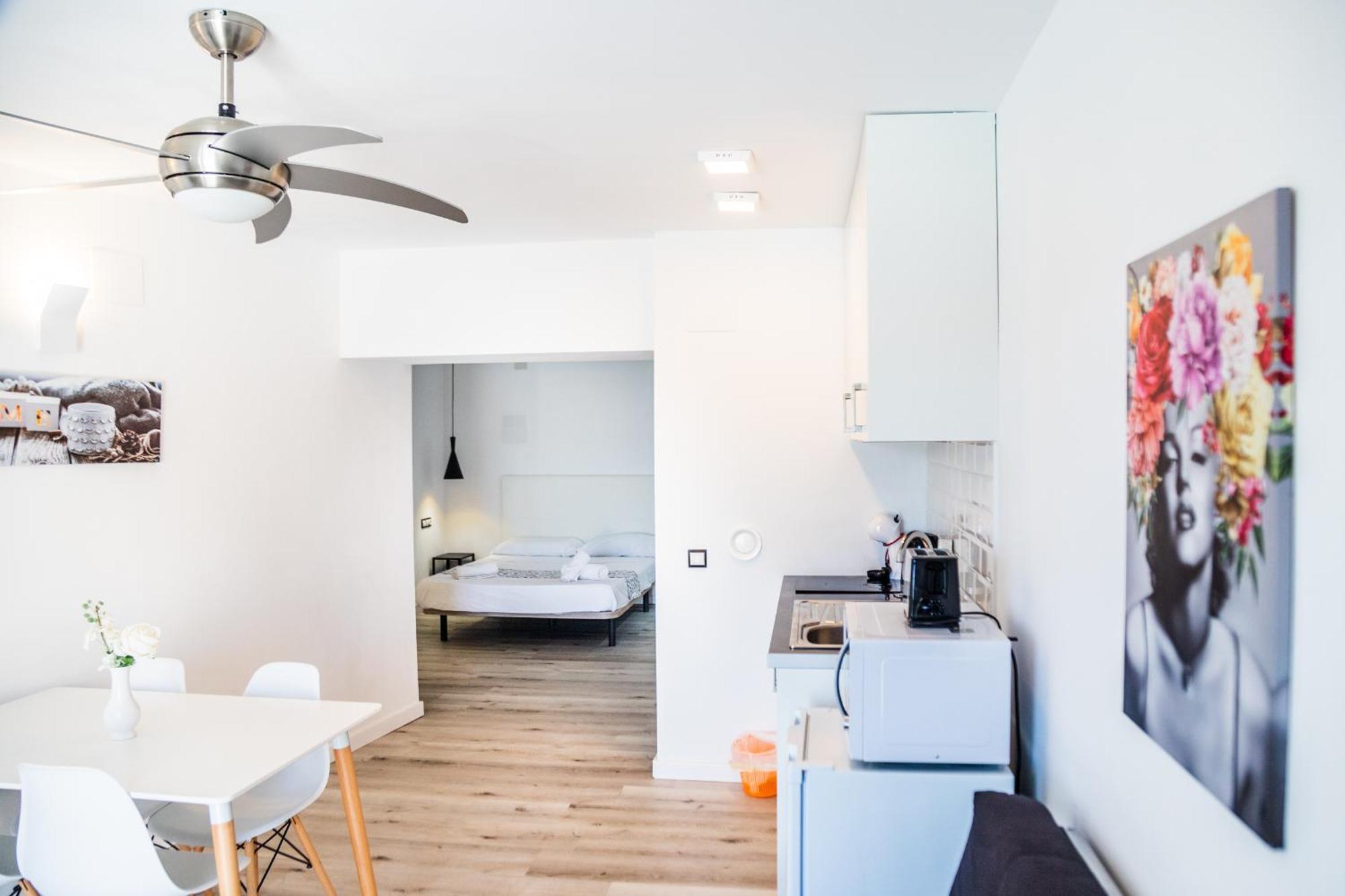 Es Cana Jacaranda Apartments & Studios מראה חיצוני תמונה