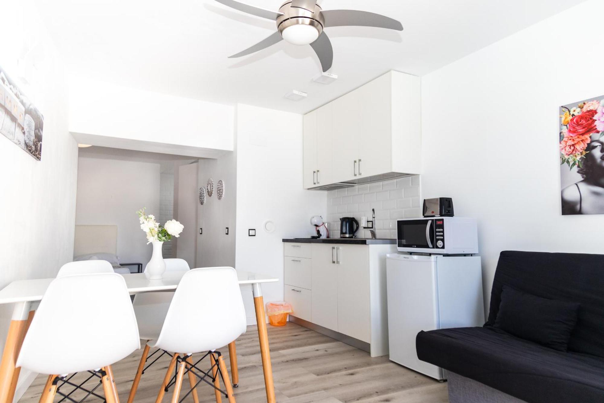 Es Cana Jacaranda Apartments & Studios מראה חיצוני תמונה